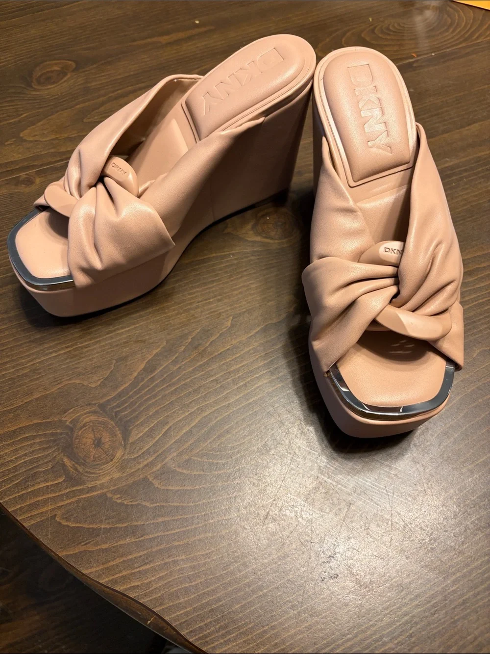 DKNY Blush Knot-Front Platform Wedge Sandals NWOT Sz. 5